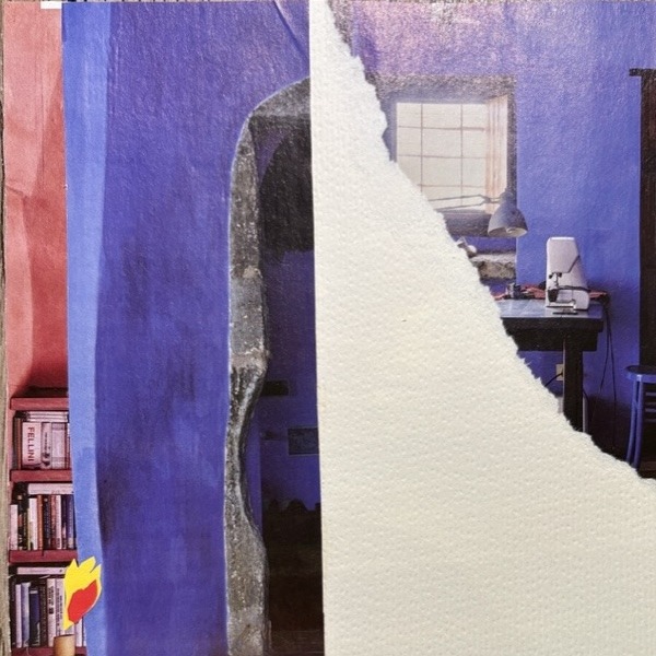 Collage che evoca una stanza blu e una porta socchiusa